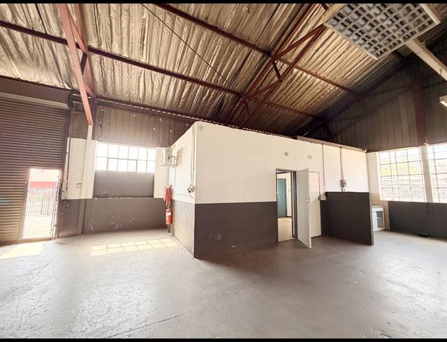 200M² WAREHOUSE TO LET IN ALRODE SOUTH